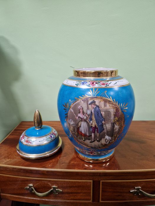 Уникална антикварна белгийска порцеланова купа H. Bequet