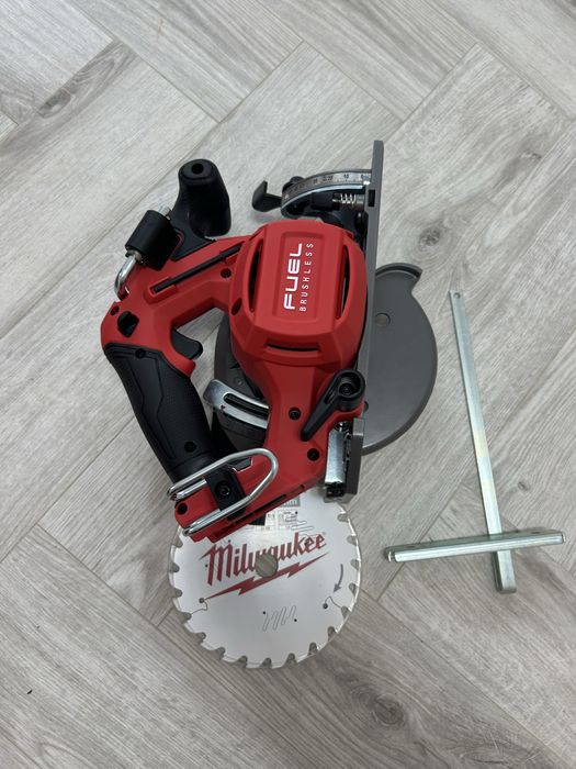 Milwaukee M18 FCS 552 circular
