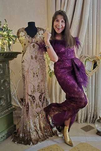 Rochie din dantela violet, cu corset si crapatura pe un picior Elena Perseil