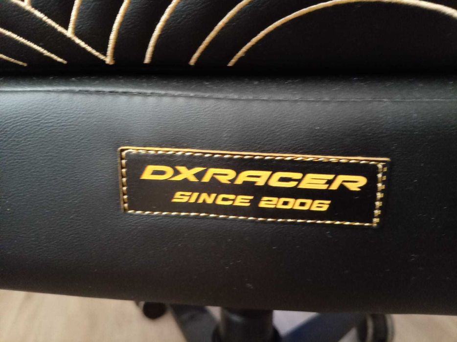 Компьютерное кресло DXRACER