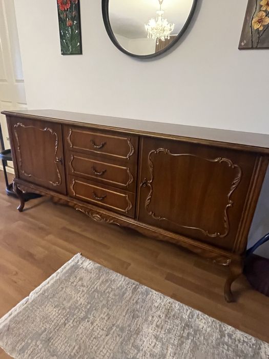 Dulap din lemn masiv