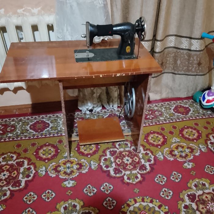 Tikuv mashinasi sotiladi