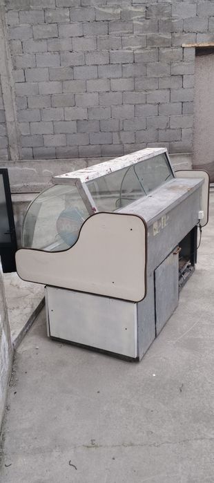 Витрина холодильник сотилади