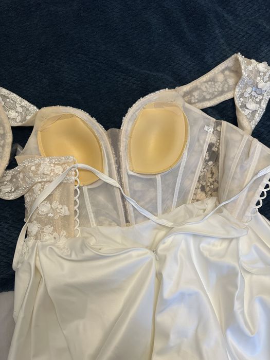 Rochita de cununie cu corset cu pietricele