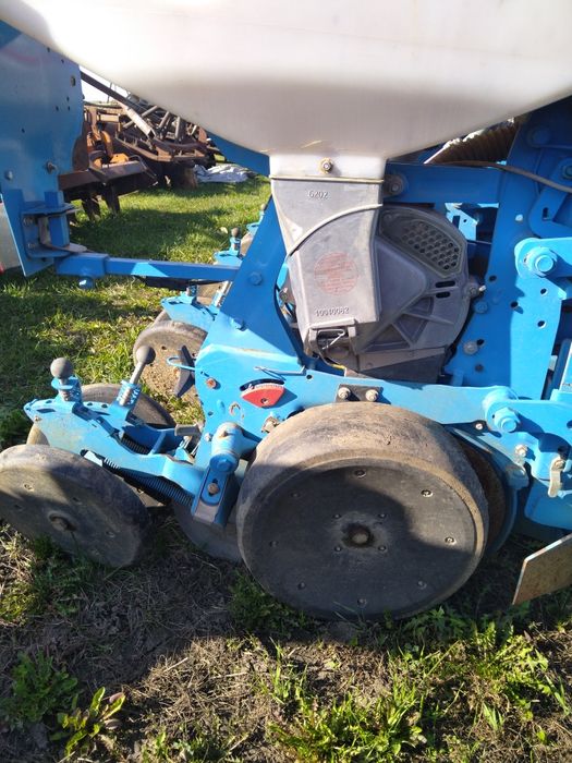 Vând semănătoare Monosem NG + M single  telescopic cu dotări Full.