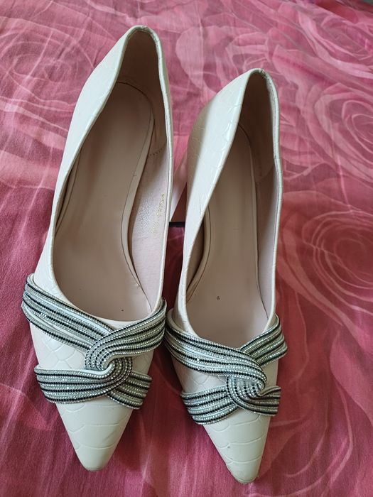 pochnali ayollar tuflisi