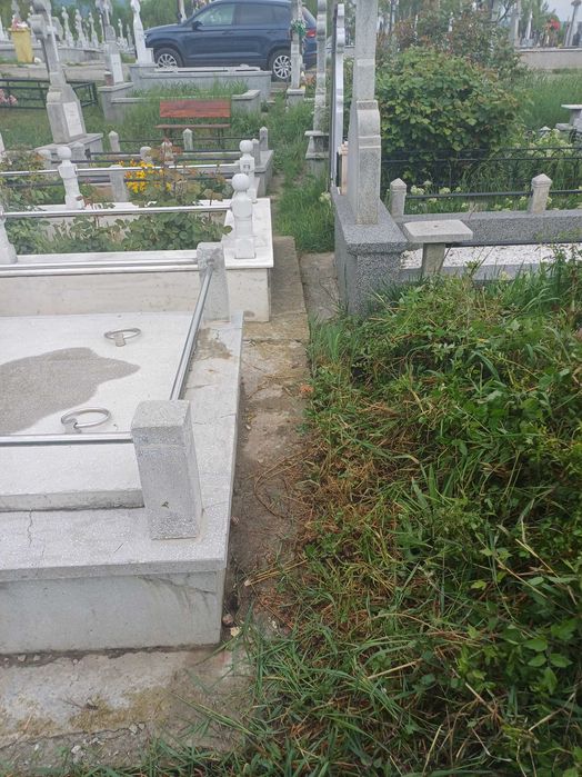 Vând loc de veci/cripta