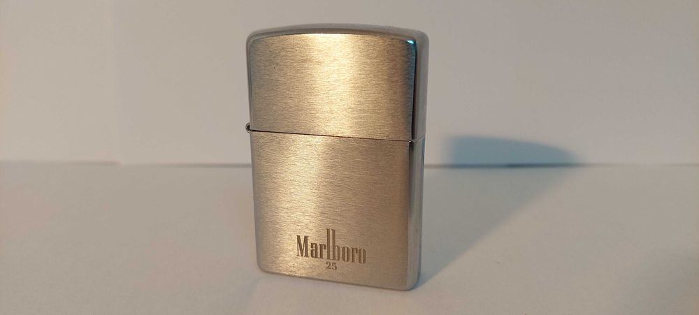Bricheta de colectie ZIPPO MARLBORO - MADE IN USA
