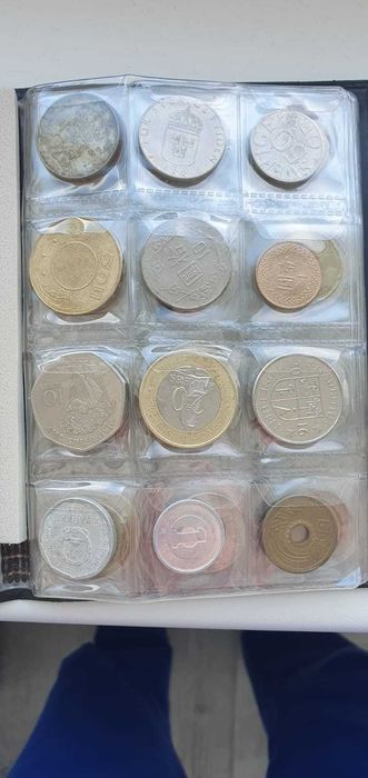 Album nou pentru monede 120 poziții completat cu monede de colecție
