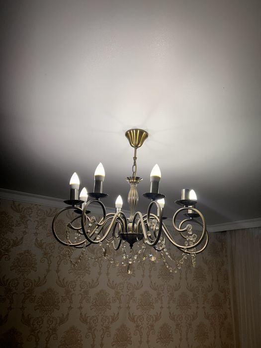 Люстра 8ми рожковая