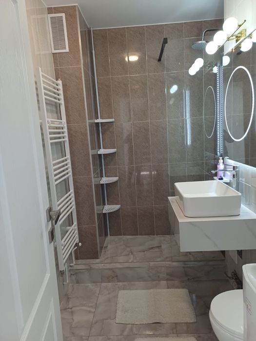 Apartament 2 camere, renovat recent, parter, 300 eur, Reghin