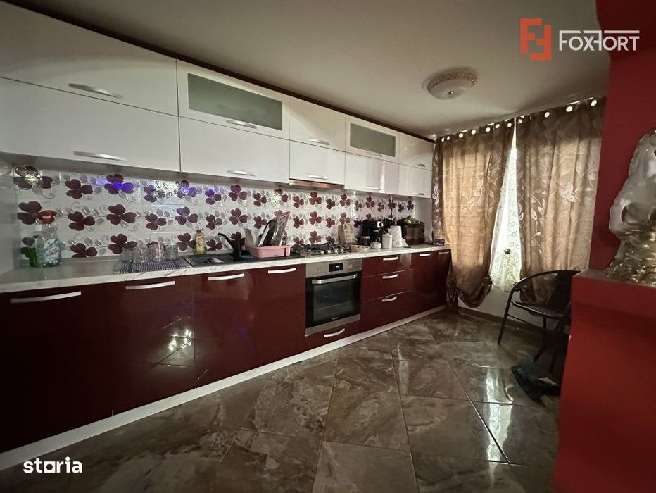 Casa individuala cu 12 camere, 400 mp utili - Bucovat