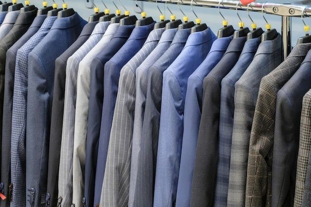 Продаются женские и мужские пиджаки