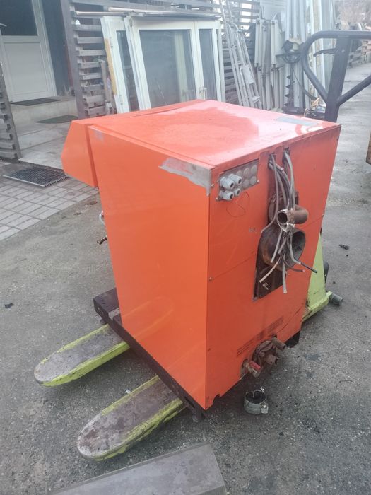 Vând ancalzire termo electrica și una pe ulei .