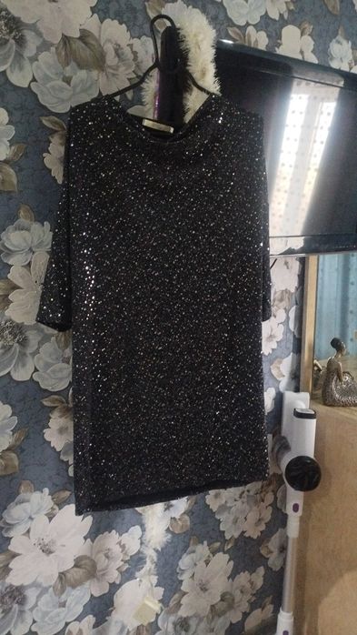 Платье нарядное блестящее