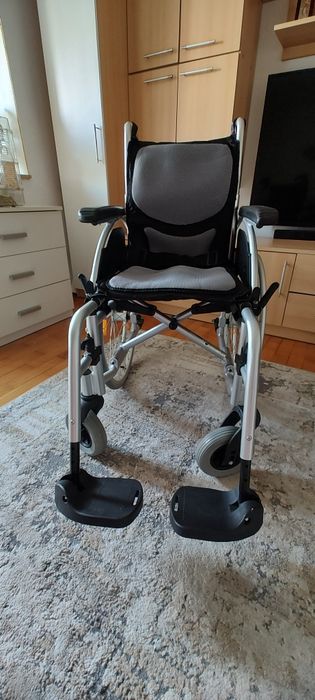 Scaun cu rotile din aluminiu ergonomic,nou, nefolosit!