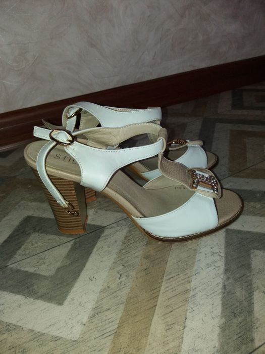 Красивые босоножки