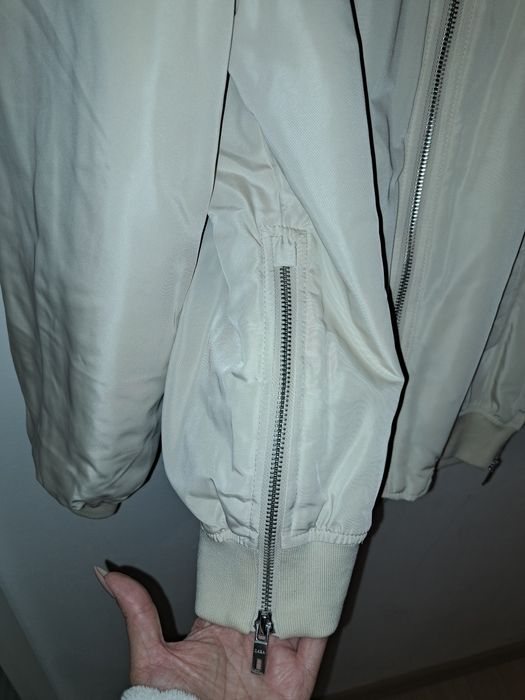 Бежово бомбър яке Zara