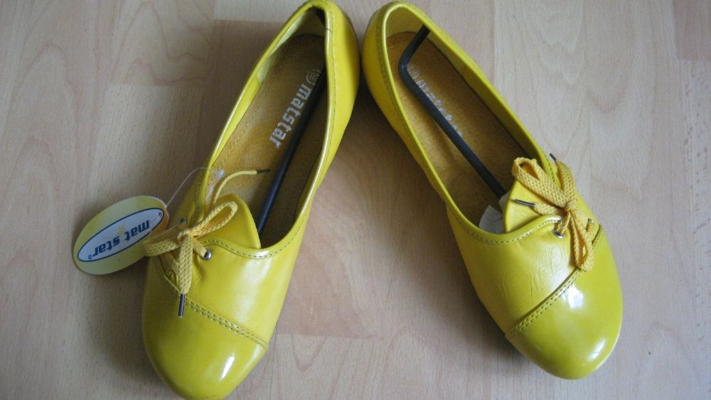 Топли сникърси и детски маратонки и обувки