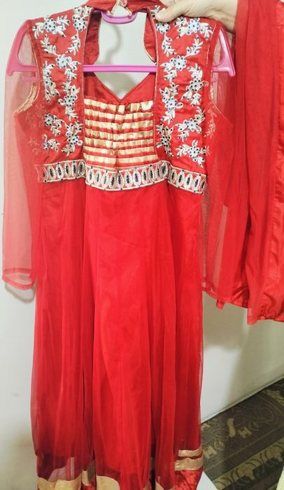 Продаётся Платье с украшениями. Ручная работа.