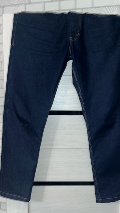 Джинсы темносинего цвета