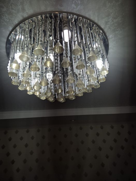 Продам люстру для в гостиной