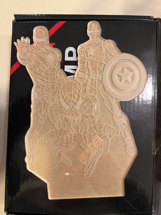 LED лампа на Отмъстителите