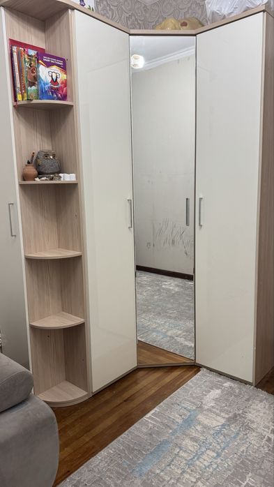 Угловой шкаф и письменный стол