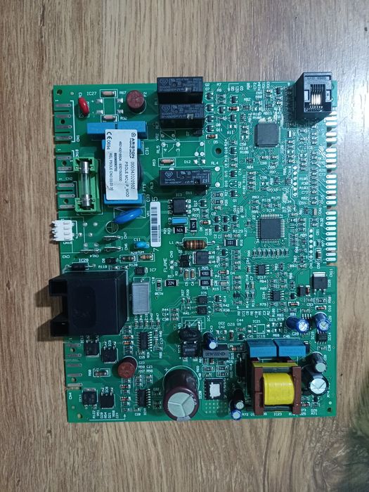 Vand Placa Electronică Centrală Termică Ariston. Poze reale
Stare buna