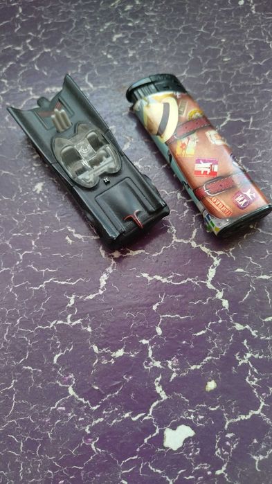 Плюшена играчка маймуна и количка Батмобил