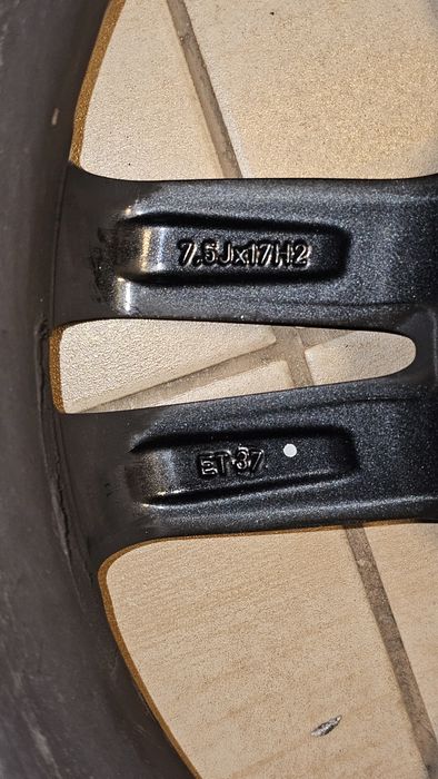 Jante Bmw ATS (Gri) 7.5x17; ET37; 5x120; 72.6
7.5x17 ET37 5x120 7