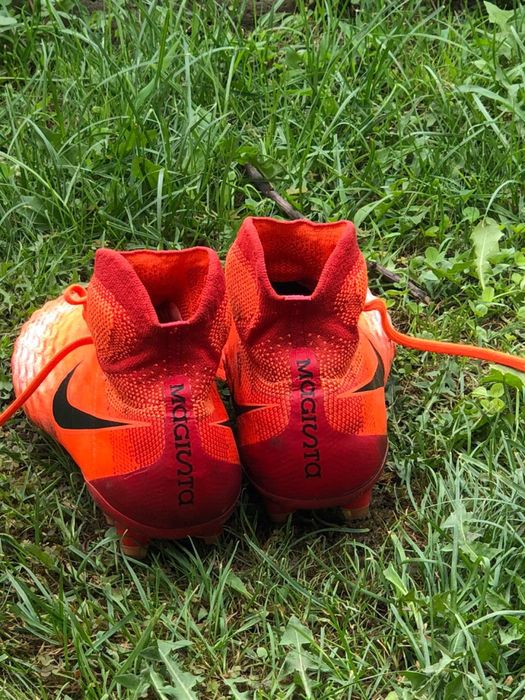 Бутсы продаю срочно