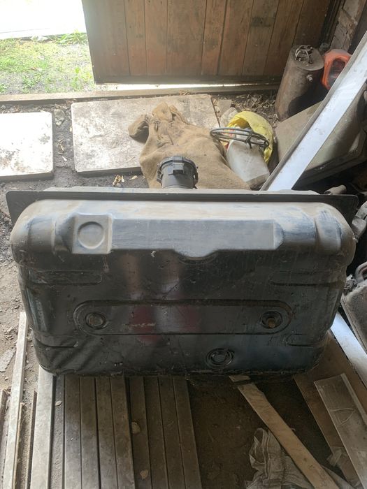 Решетка радиатора Зил, бензобак