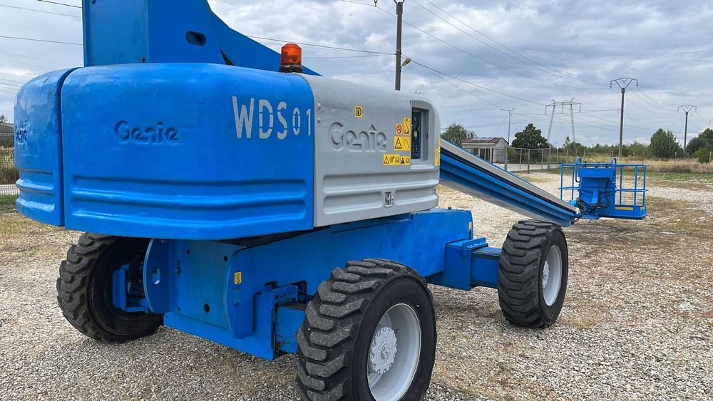 Vand inchiriez nacela diesel 4x4 cu brat 28 m Genie S85 - Haulotte Jlg