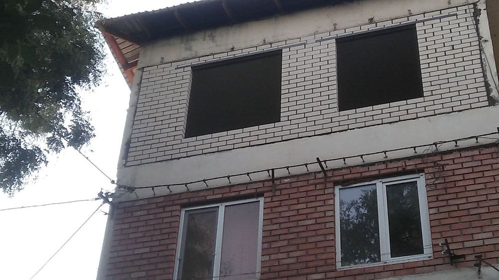Balkonga g'isht teramiz.Kladka balkon. Керпичная кладка