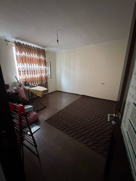 Sotiladi  Sergeli 7 A  2/2/7.  2 xona  metro 100 metor