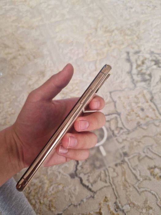 Iphone xs 64 gb.
