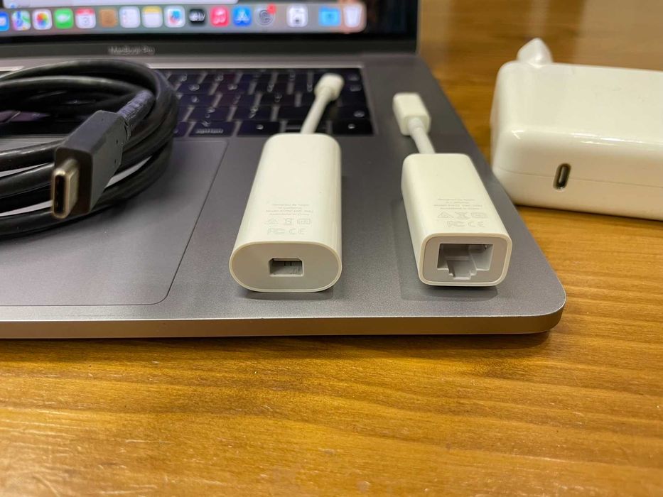 Macbook Pro Space Gray Model A1990 15.4'' 2018 i7 2.2GHz, 16GB, 250 SSD, touchbar