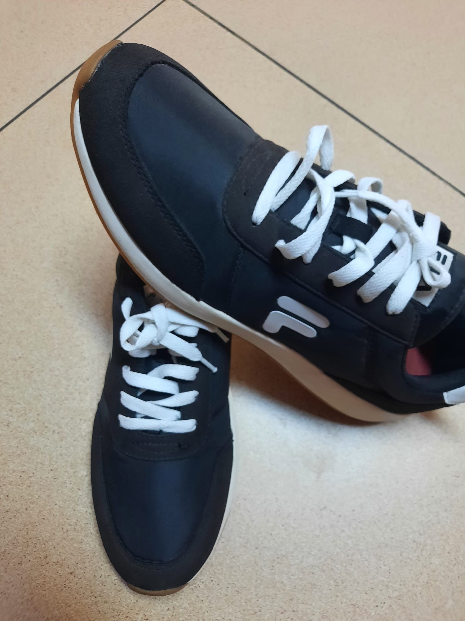 Adidasi Fila nr 46 Slatina • OLX.ro