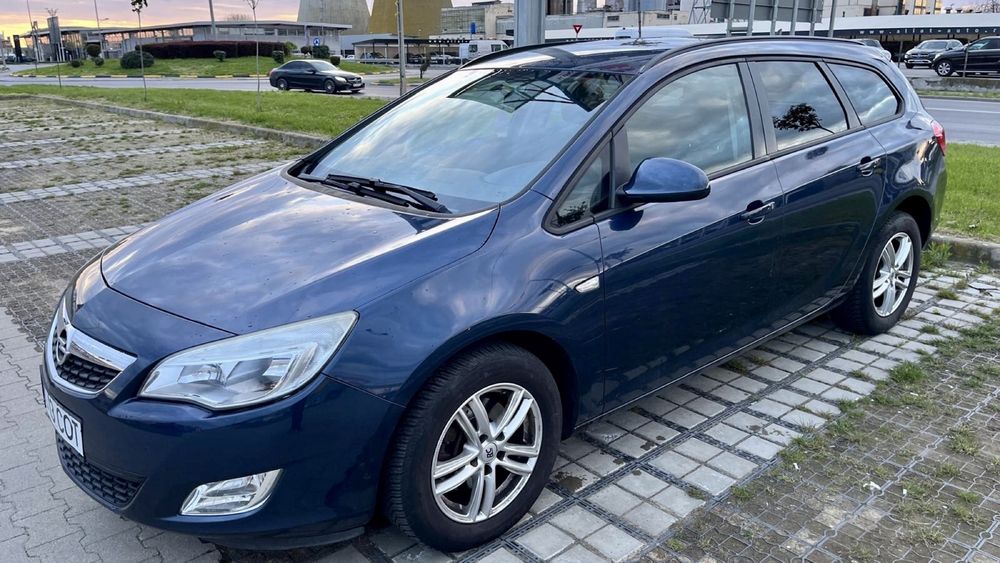 Opel Astra J Sports Tourer  1.7 CDTI - 2011 - Recent inmatriculat !