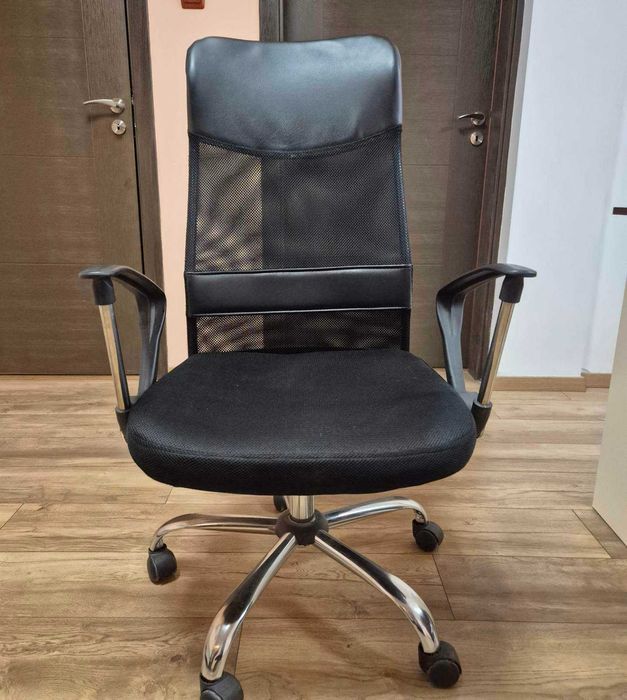 Запазени офис мебели и столове