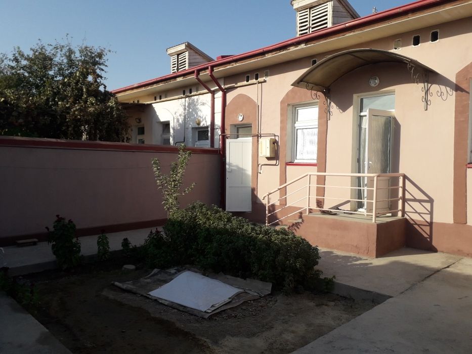 Янгиер ш,  Магнит магазини оркасида, 4 хонали, 2 сотокли, дарвозали бу