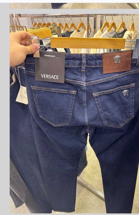 blugi modele noi 2026 VERSACE