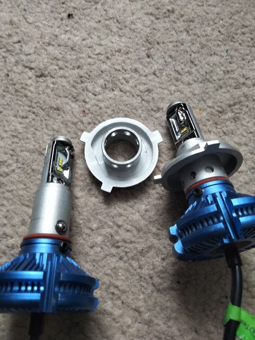 Лампочки H4 автомобильные