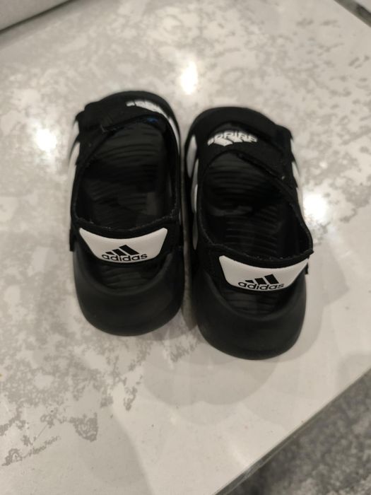 Продавам детски обувки 27 номер