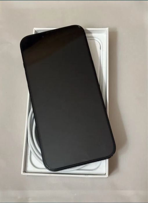 Срочно продам айфон 13 128гб