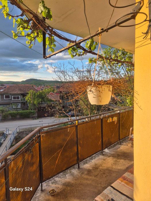 Apartament spatios 4 camere+parcare, Etaj 2, Alesd - 68990 €