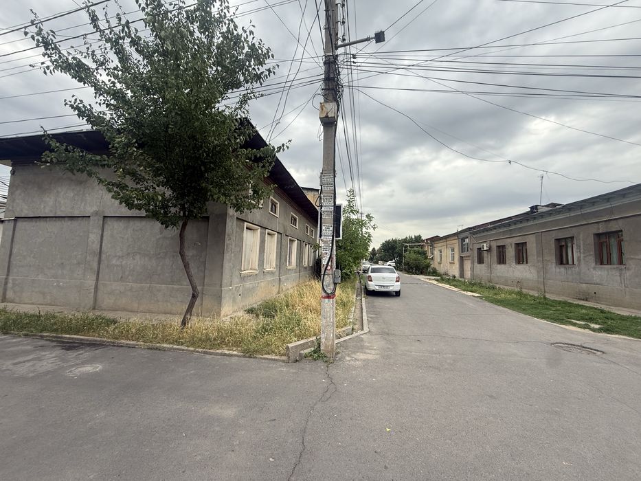 Uy sotiladi Uchstka 4 sotiz 2 sotix sotiladi