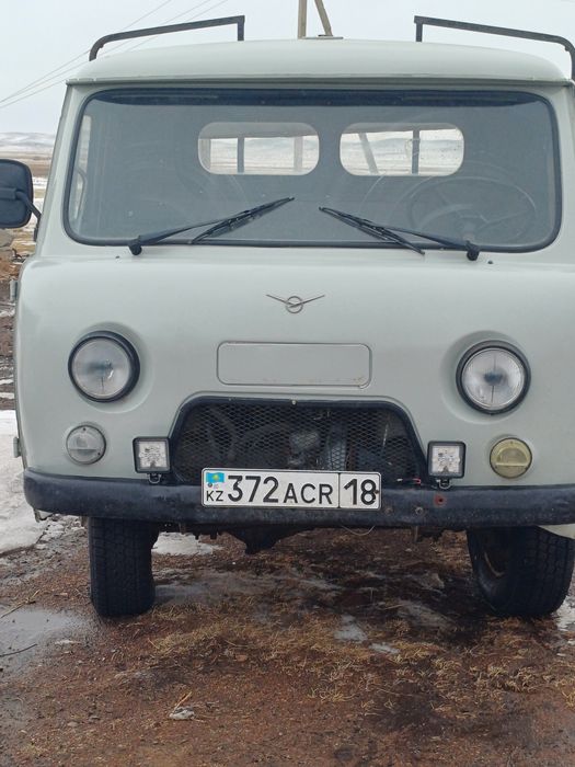 Продам уаз бортовой
