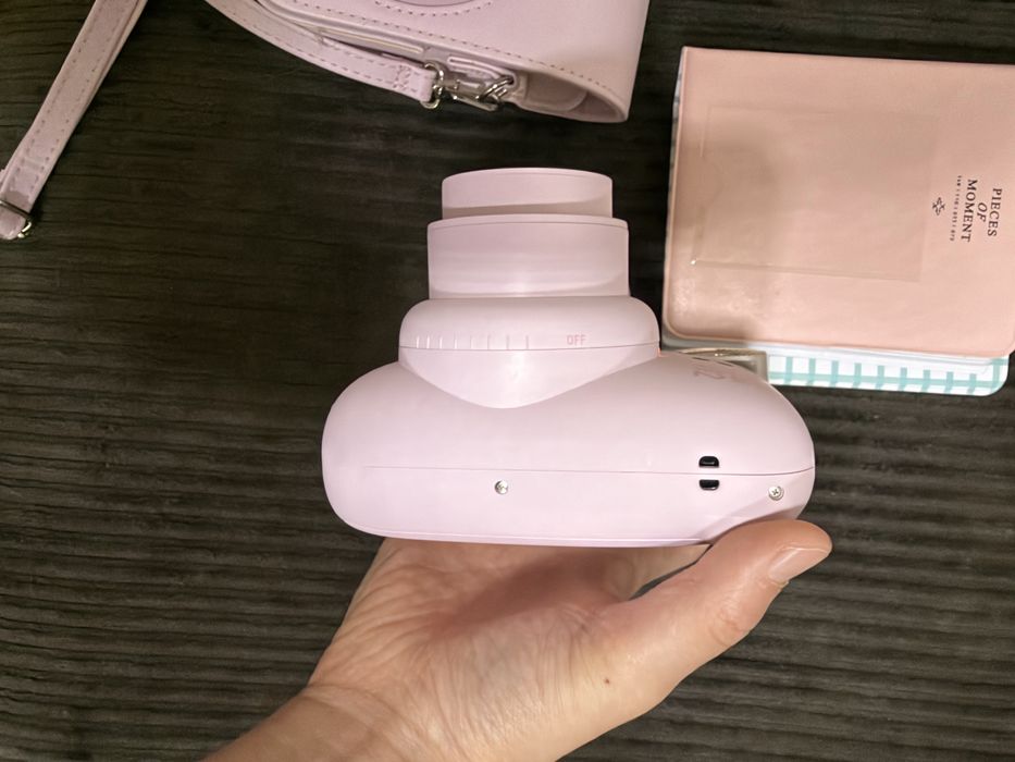 Instax Mini 12 в розовом цвете